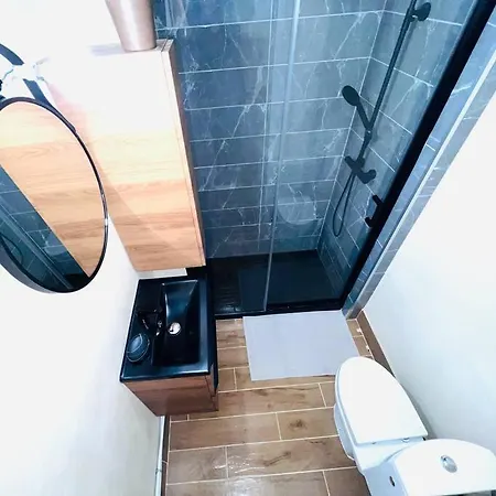 Joli Piece Entierement Renove Et Equipe Classe 2 Etoiles Apartment *