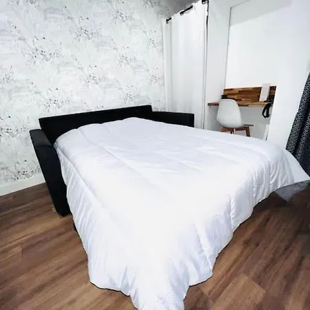 Joli Piece Entierement Renove Et Equipe Classe 2 Etoiles Apartment *