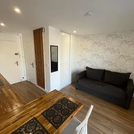 Joli Piece Entierement Renove Et Equipe Classe 2 Etoiles * Balaruc-les-Bains